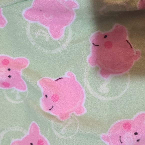 Bundle Of Girls Matching Pajama Sets. - Picture 14 of 15